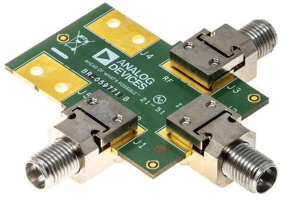 Analog Devices ADMV1530 değerlendirme kartı ve RF bağlantıları